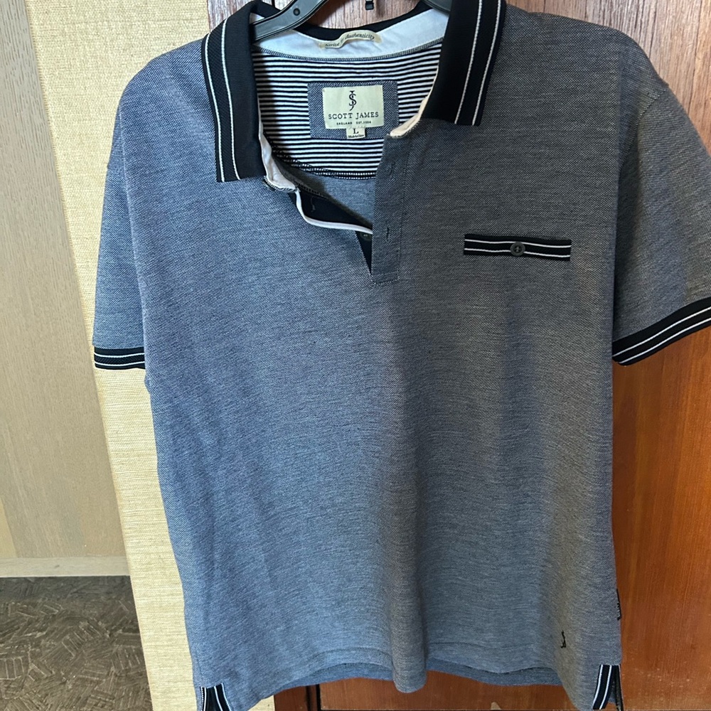 Classic Blue Polo Shirt with Ribbed Collar and Short Sleeves